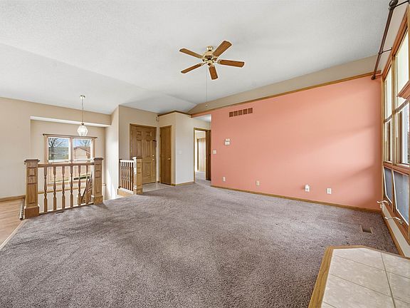 4th image of 110 N Karren Ct
