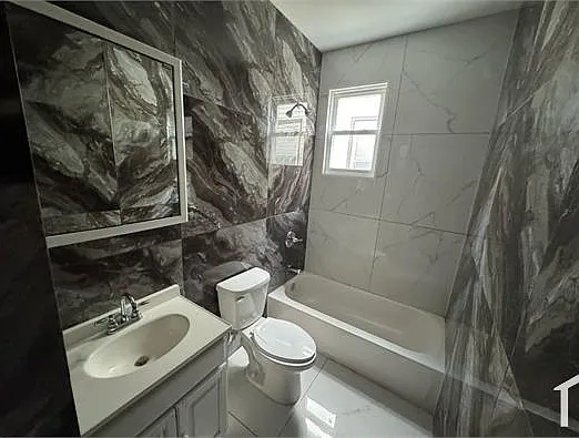 139 N 11th St #3R — Photo 5
