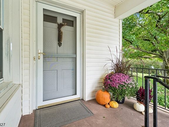 3rd image of 17 Cherry Ln
