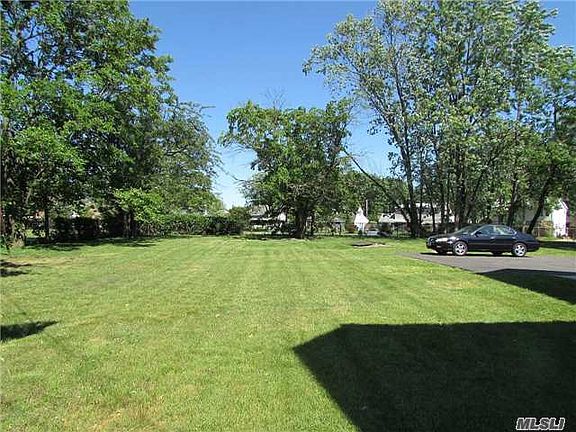 2nd image of 635 Wantagh Ave
