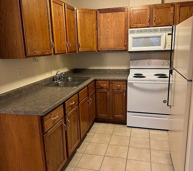 3021 Maple Dr — Photo 7