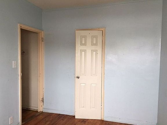 2nd image of 721 E 93rd St Room 2
