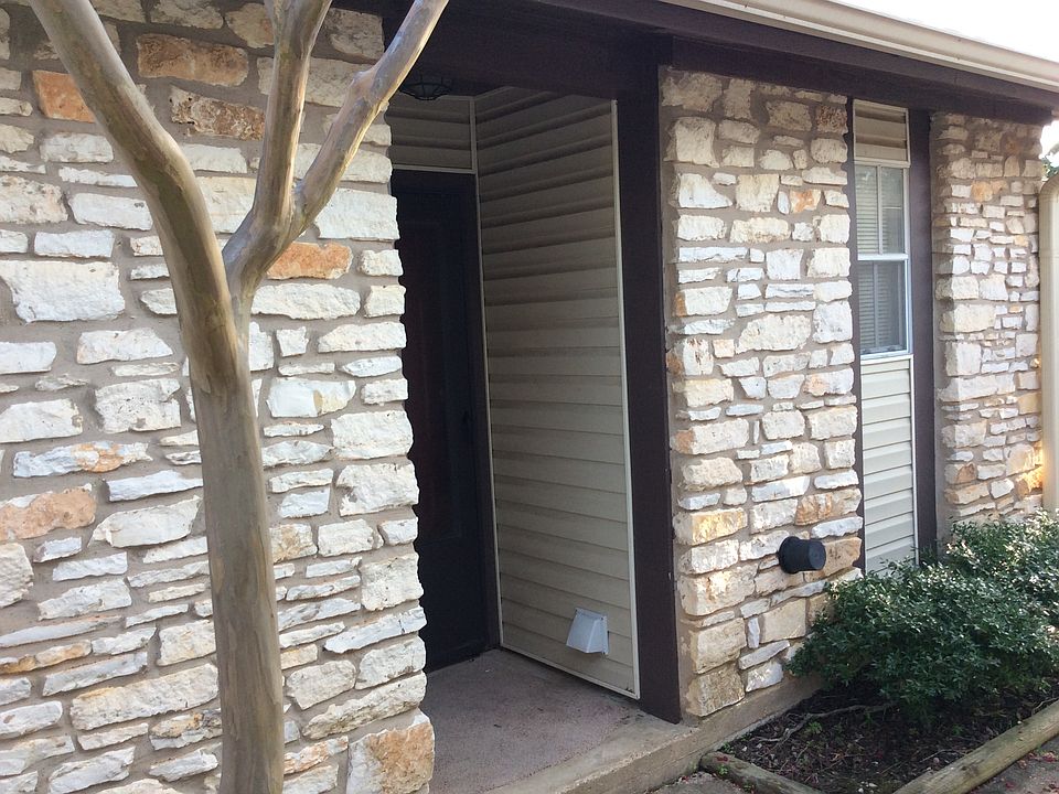 2nd image of 2100 Windsor Dr APT 31