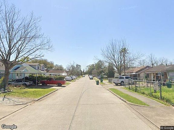 Exterior Neighborhood (street photo)