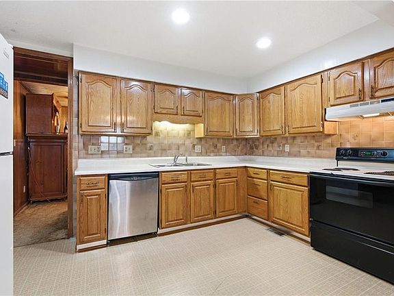 2nd image of 3914 Sunrise Dr