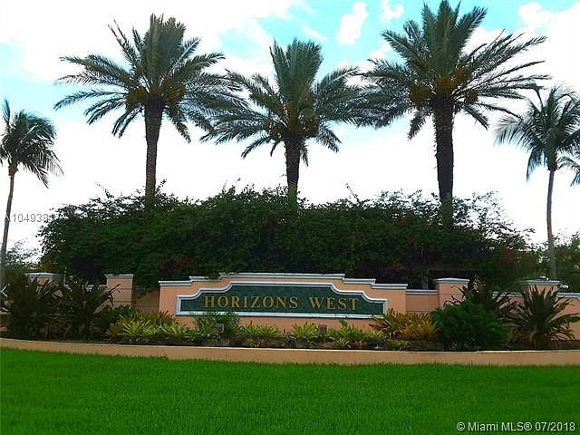 ENTRANCE TO HORIZONS WEST