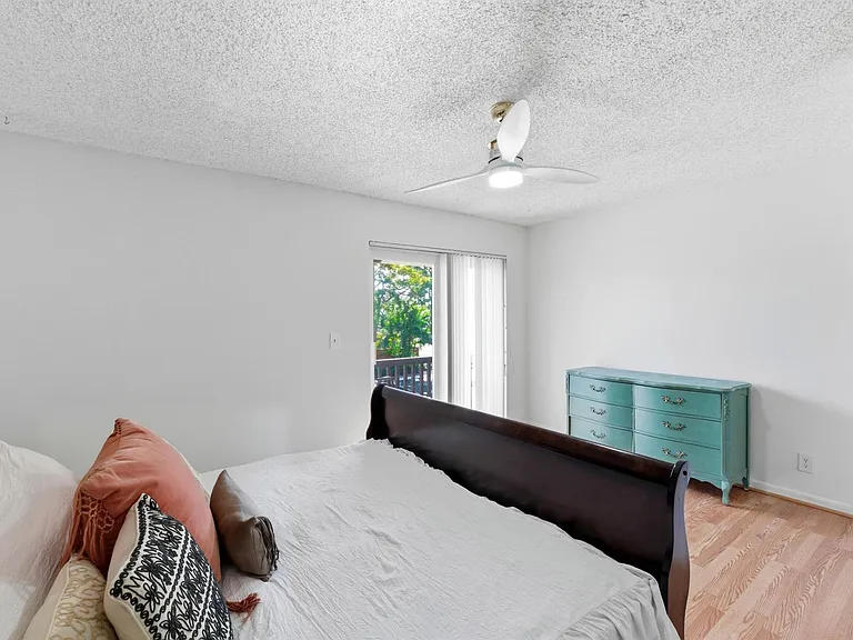 1917 NE 3rd St #104 — Photo 20