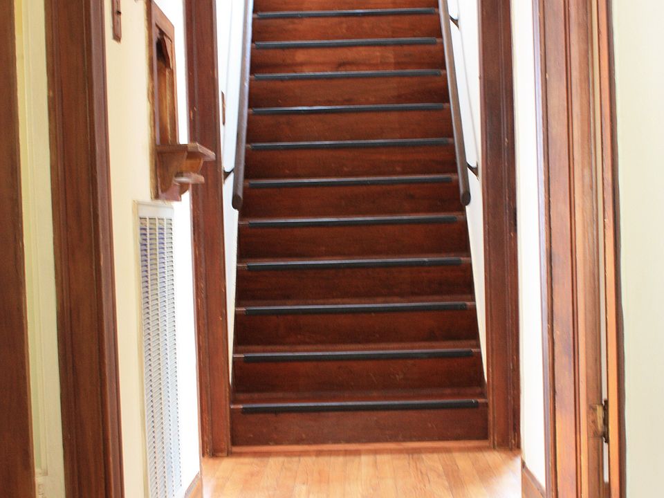 stairs to upstairs bedroom/ game room