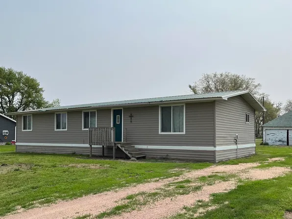 204 E 5th St, Wynot, NE 68792