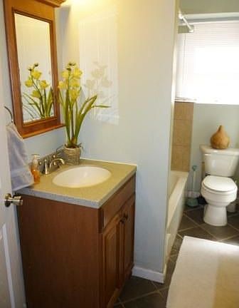 3rd image of 411 Leverington Ave