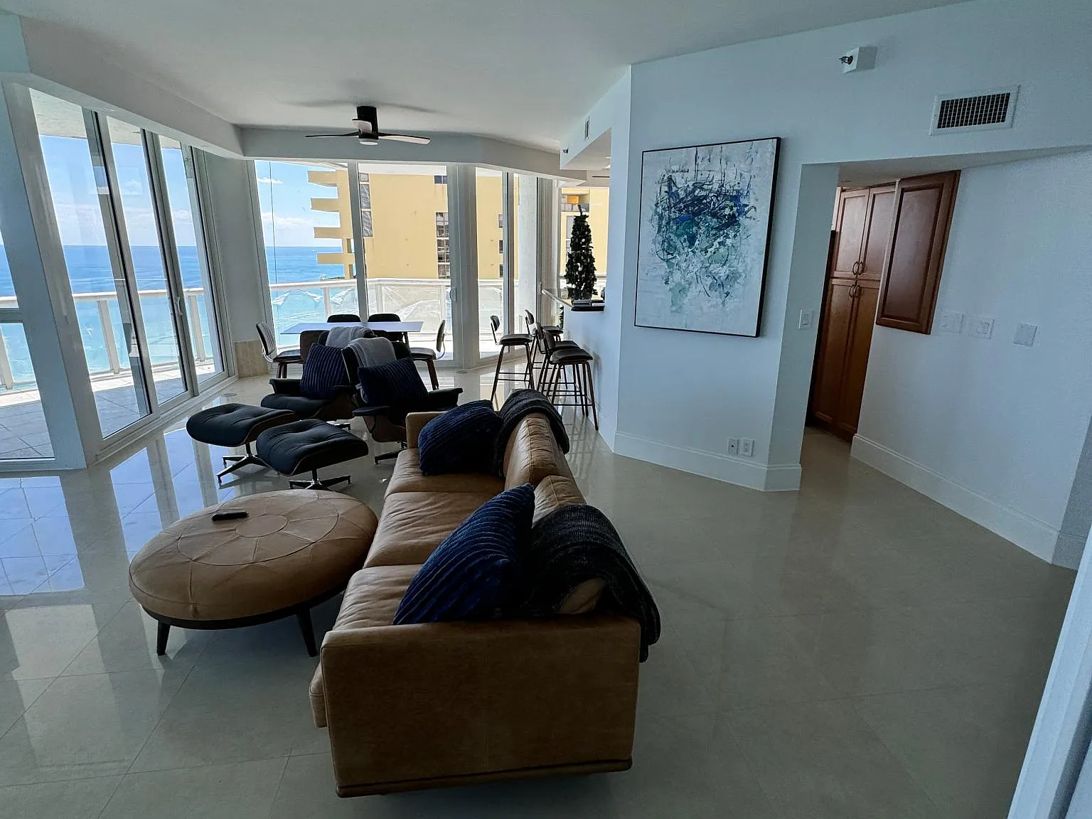 Collins Ave, Sunny Isles Beach — Photo 4