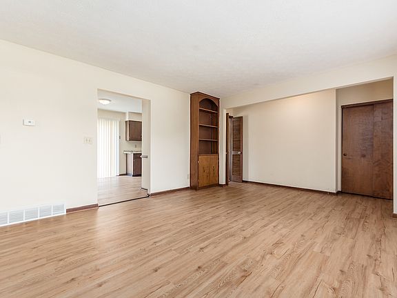 3rd image of 6700 Sharon Woods Blvd