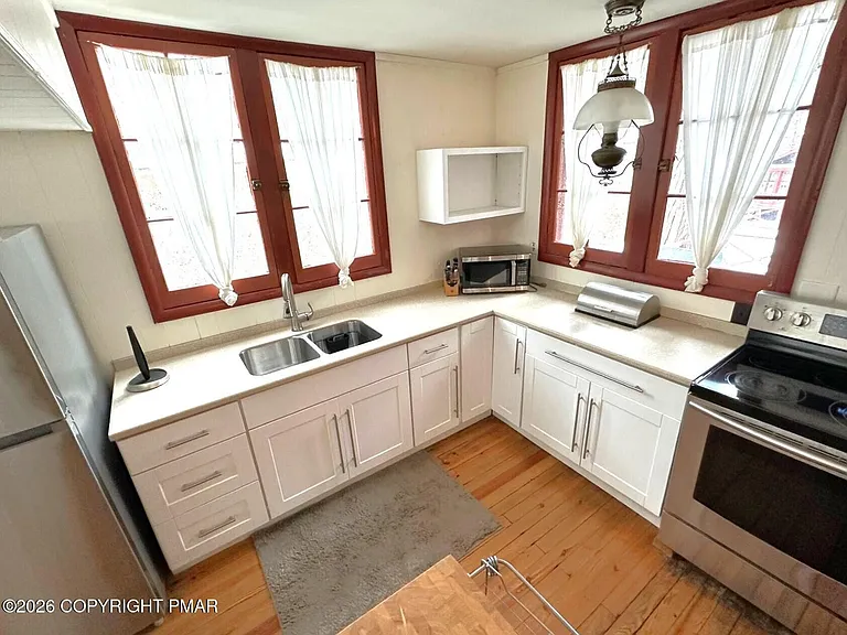 168 Minisink Ave — Photo 10