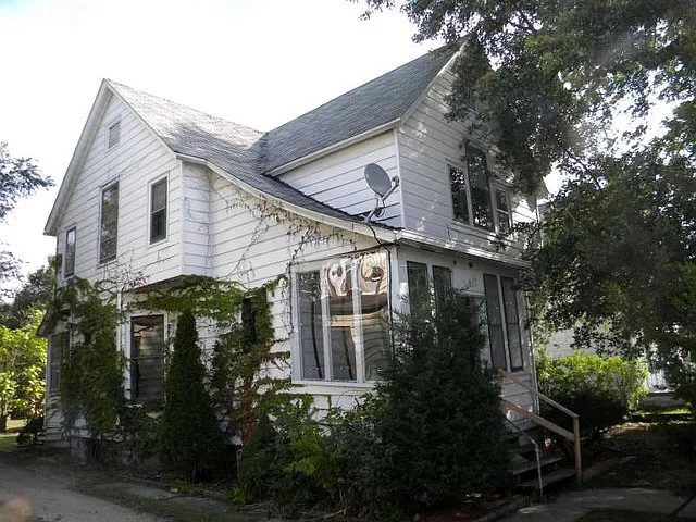 821 E Washington St photo 1