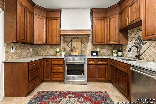 417 E Hildebrand Ave — Photo 11