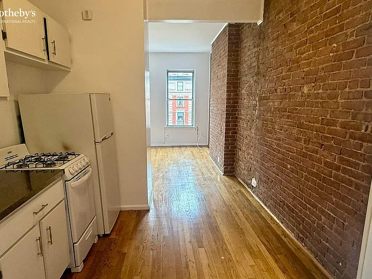 2274 Broadway #4C — Photo 4