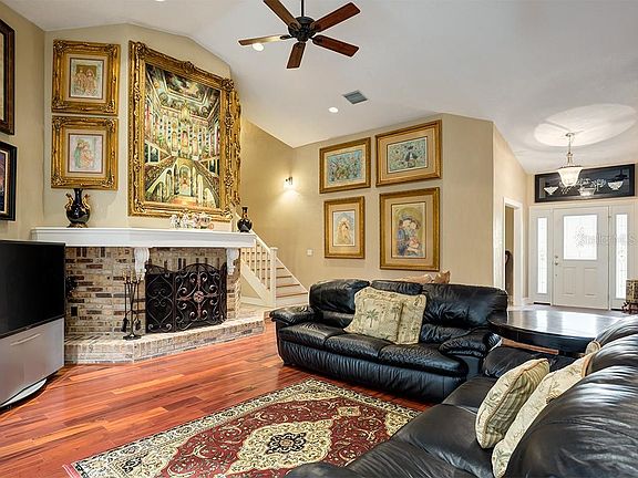 4th image of 632 S Sweetwater Cove Blvd