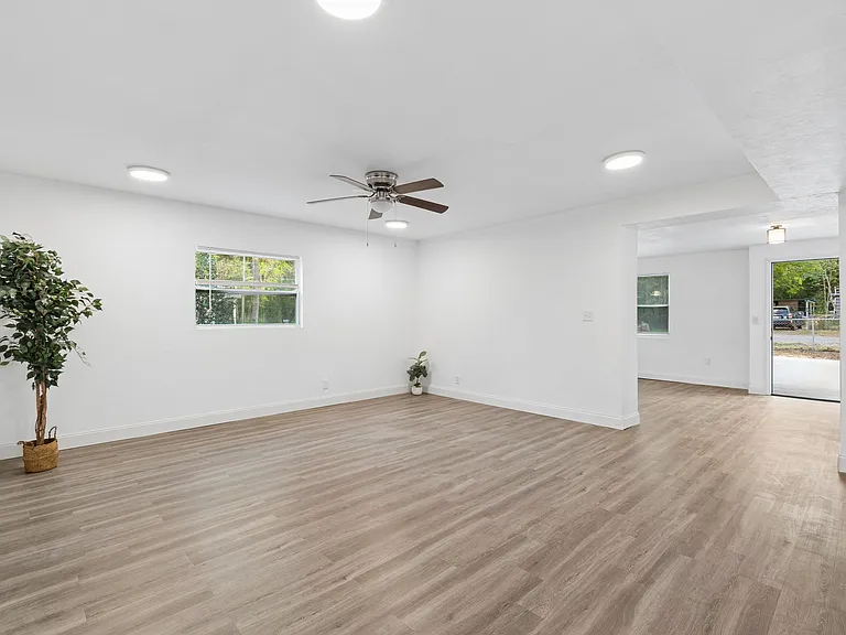 220 NW 33rd Ave — Photo 9