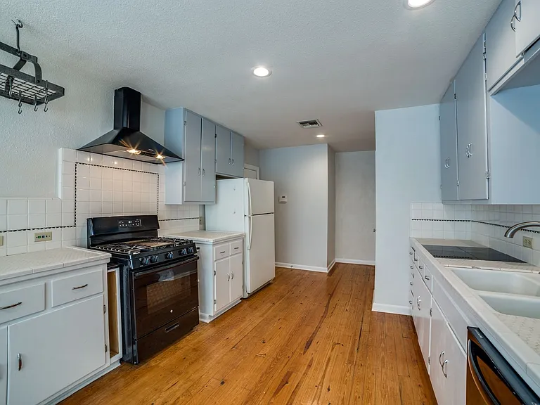 244 Halcyon Pl — Photo 11
