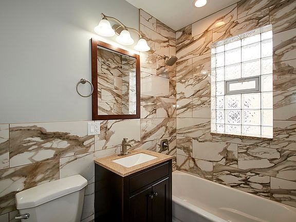 5th image of 2629 W Greenleaf Ave #1