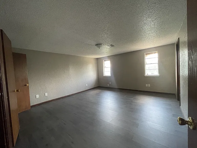7219 Edenborough Dr — Photo 12