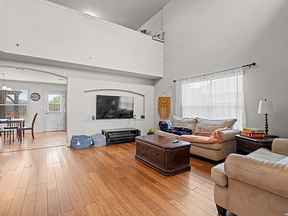 3rd image of 3814 Maiden Way