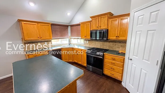 2217 Magnolia Dr — Photo 2