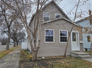 124 5th St NW, East Grand Forks, MN 56721