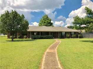 3403 Meadow Creek Ln, Sachse, TX 75048