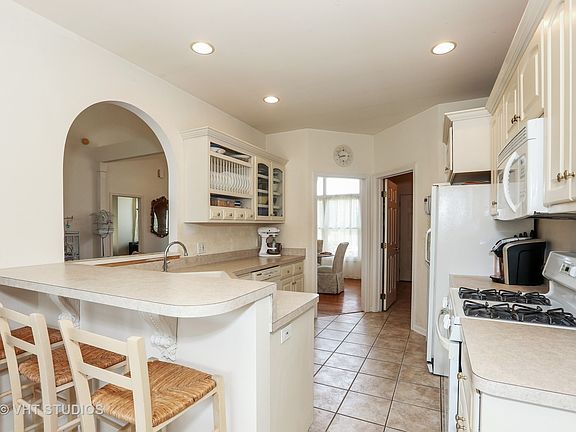 4th image of 741 Lexington Ct