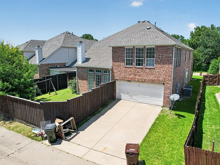 2328 Hunters Run Dr — Photo 25
