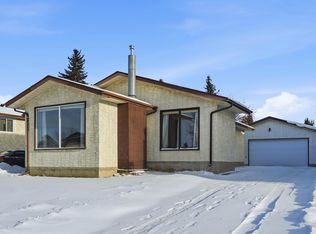 2007 49a St NW, Edmonton, AB T6L 2W9