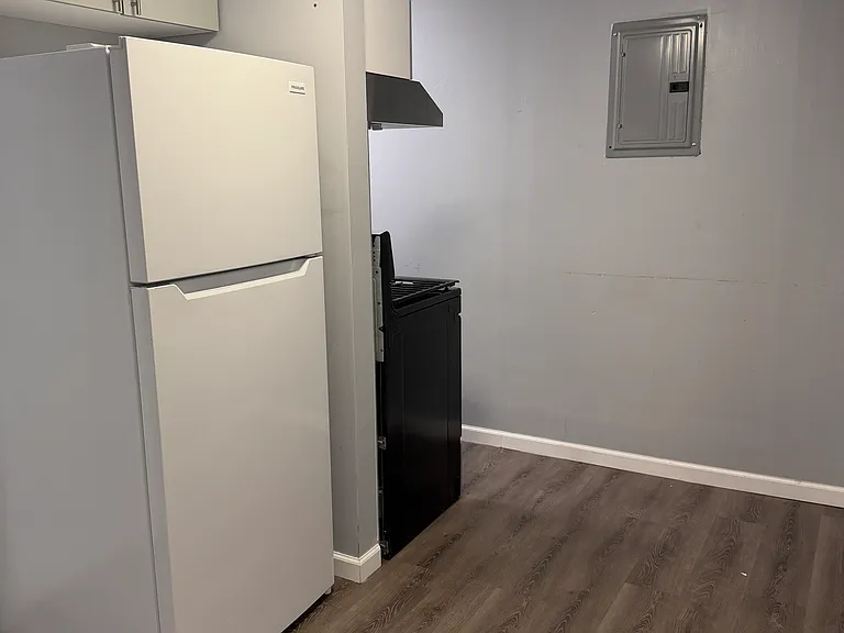 29 Monroe Ave — Photo 2