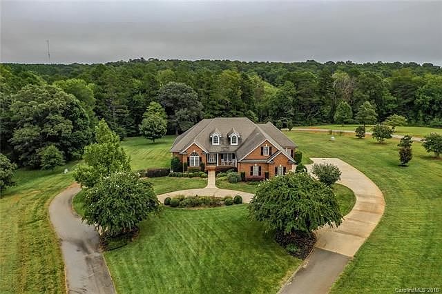 1st image of 207 Leona Ln