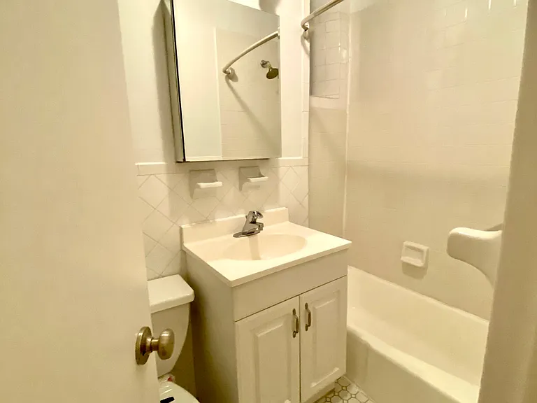 416 E 74th St #2V — Photo 10