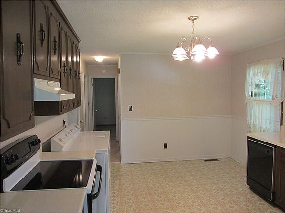 4th image of 322 Bryan St