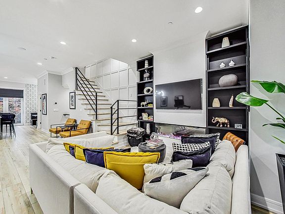 2nd image of 525 N Bishop St #12