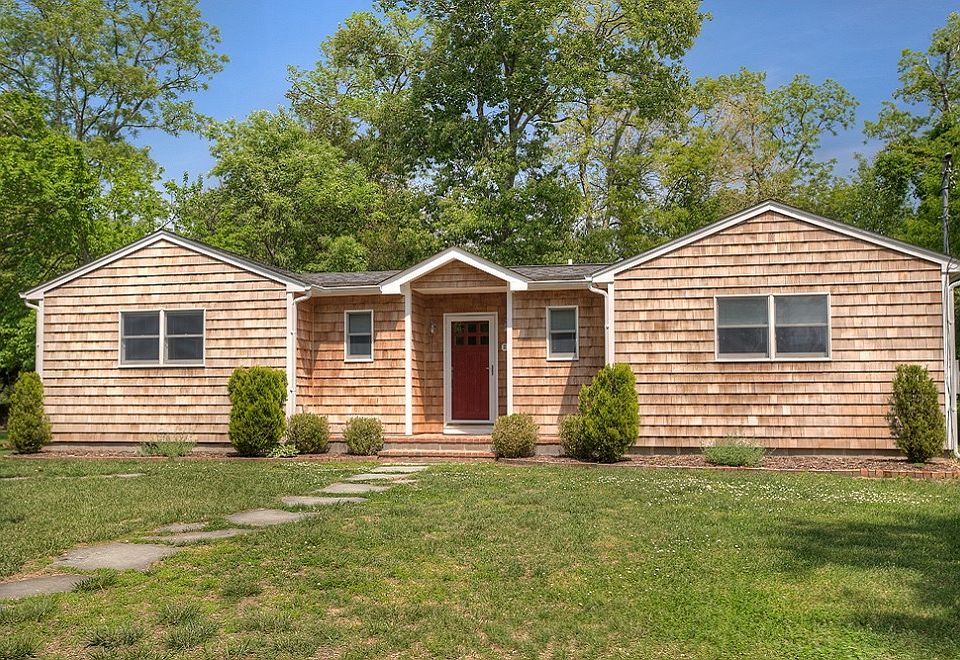 1st image of 22 Parkway Dr