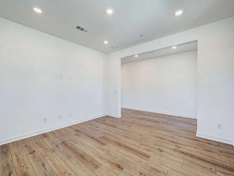32465 Combine Dr — Photo 8
