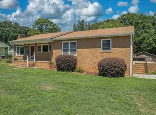 651 E Johnson St, Hartwell, GA 30643