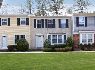 7 Thornton Cmns, Yaphank, NY 11980