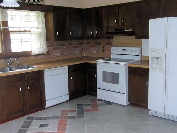 4th image of 284 Homer Ln