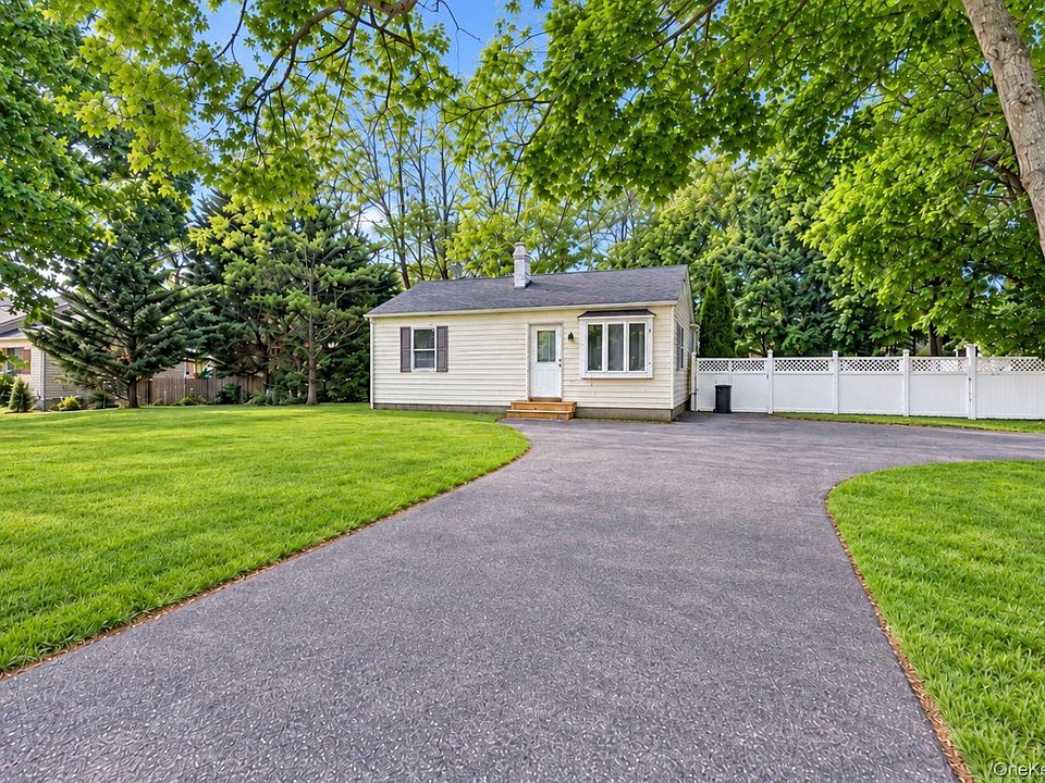 1st image of 685 Horseblock Road