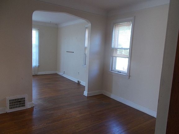 4th image of 608 Scott Ave