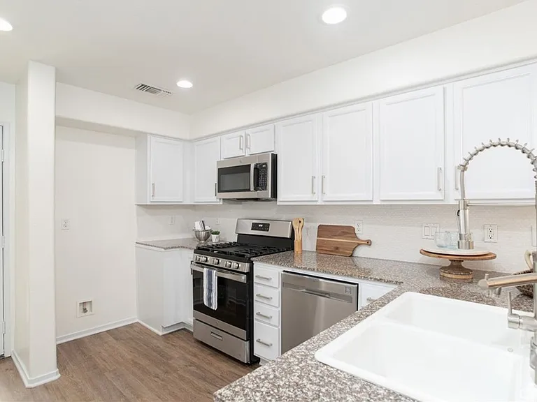 1425 Crown Cir — Photo 24