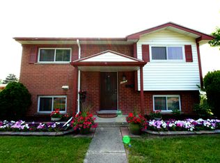 1618 Westchester St, Westland, MI 48186