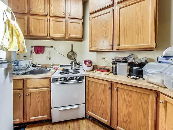 2nd image of 260 Lake St #266-2M