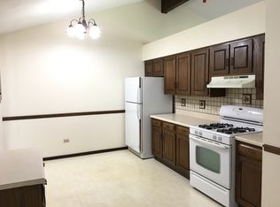 109 Hickory Dr, Lindenhurst, IL
