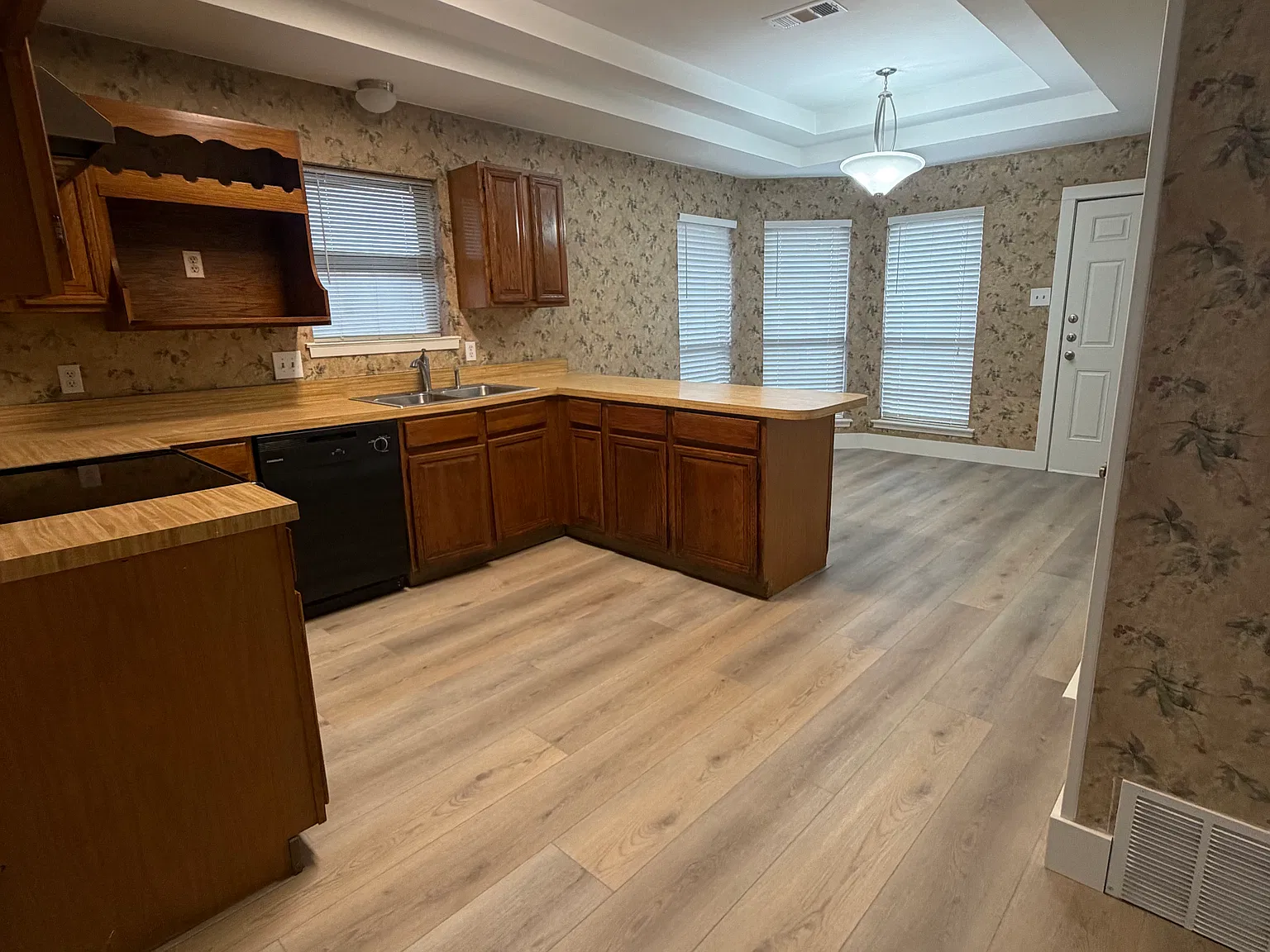 2 bed, 1175 sqft, $1,500 — Photo 2