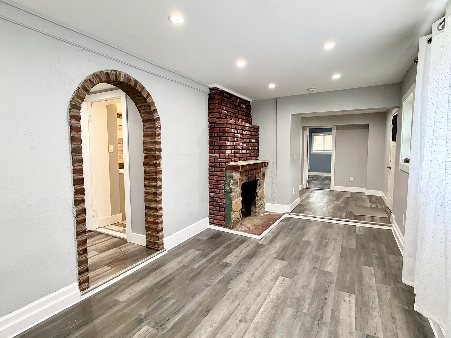 2 bed, 1248 sqft, $2,400 — Photo 4